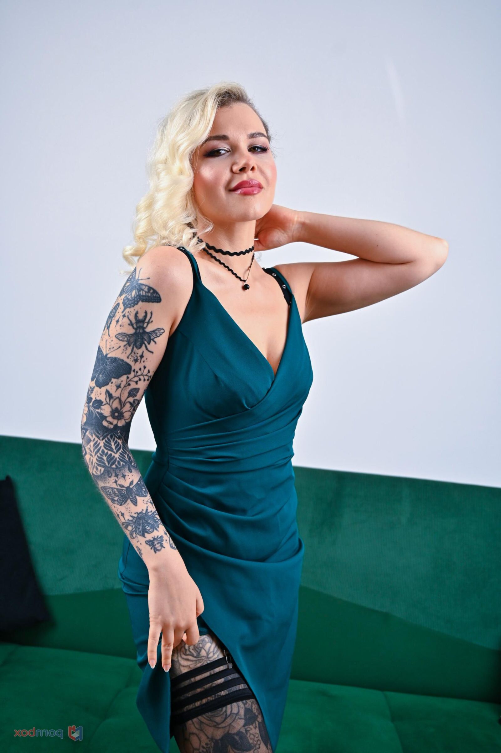 Marlene Moore Yo Blonde Milf получает мощный анальный стук