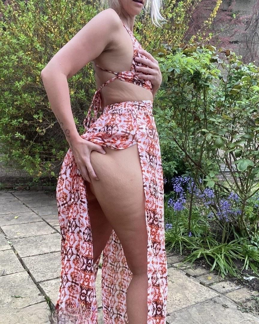 Axelle Big Bubble Butt tetas pequeñas