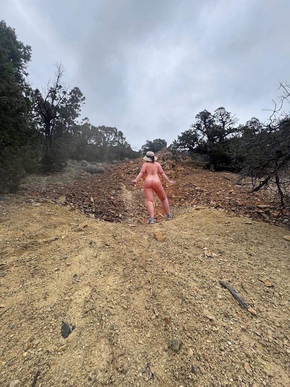 MILF gordinho exposto ao ar livre
