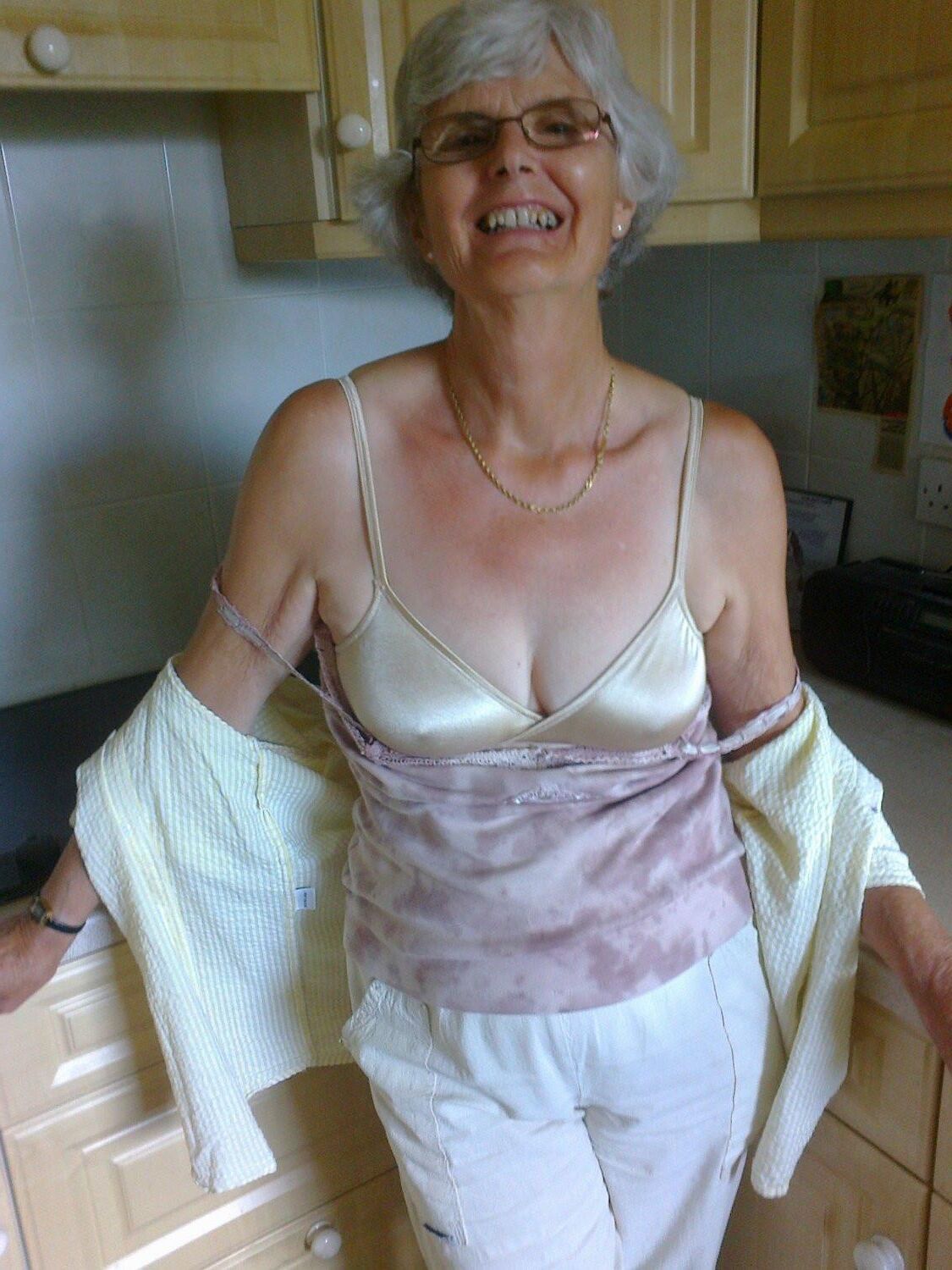 Granny Amateur UK Mary