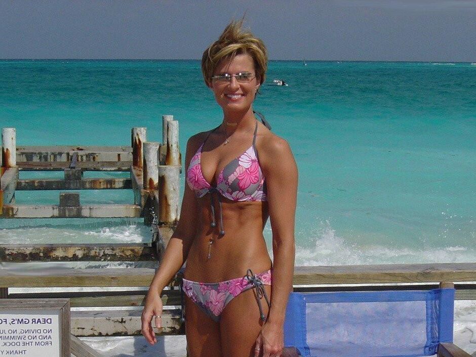 Sexy Hotwife Kristen