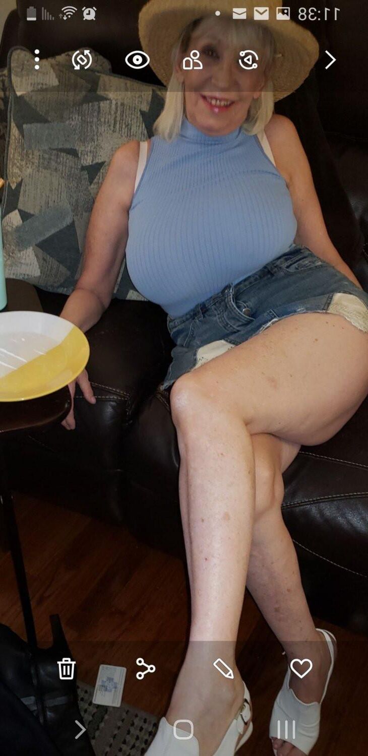 Gilf Bomb Monika