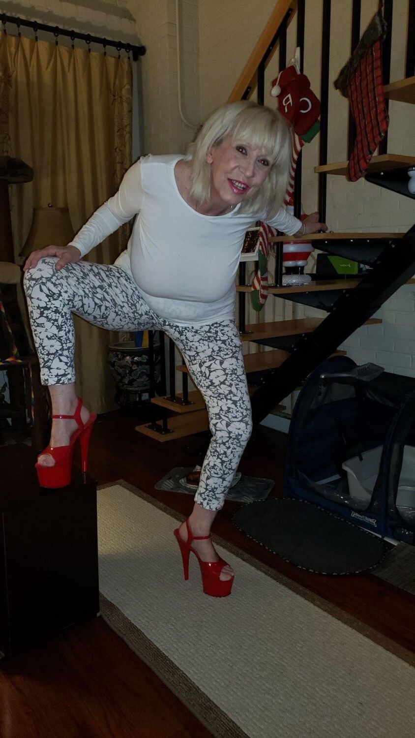 Gilf Bomb Monika