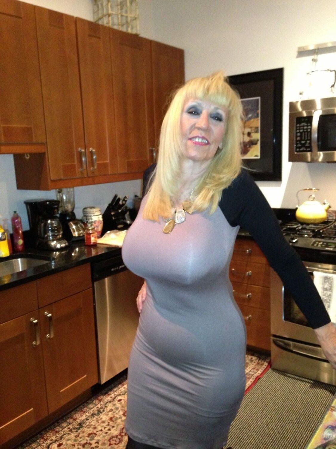 Gilf Bomb Monika