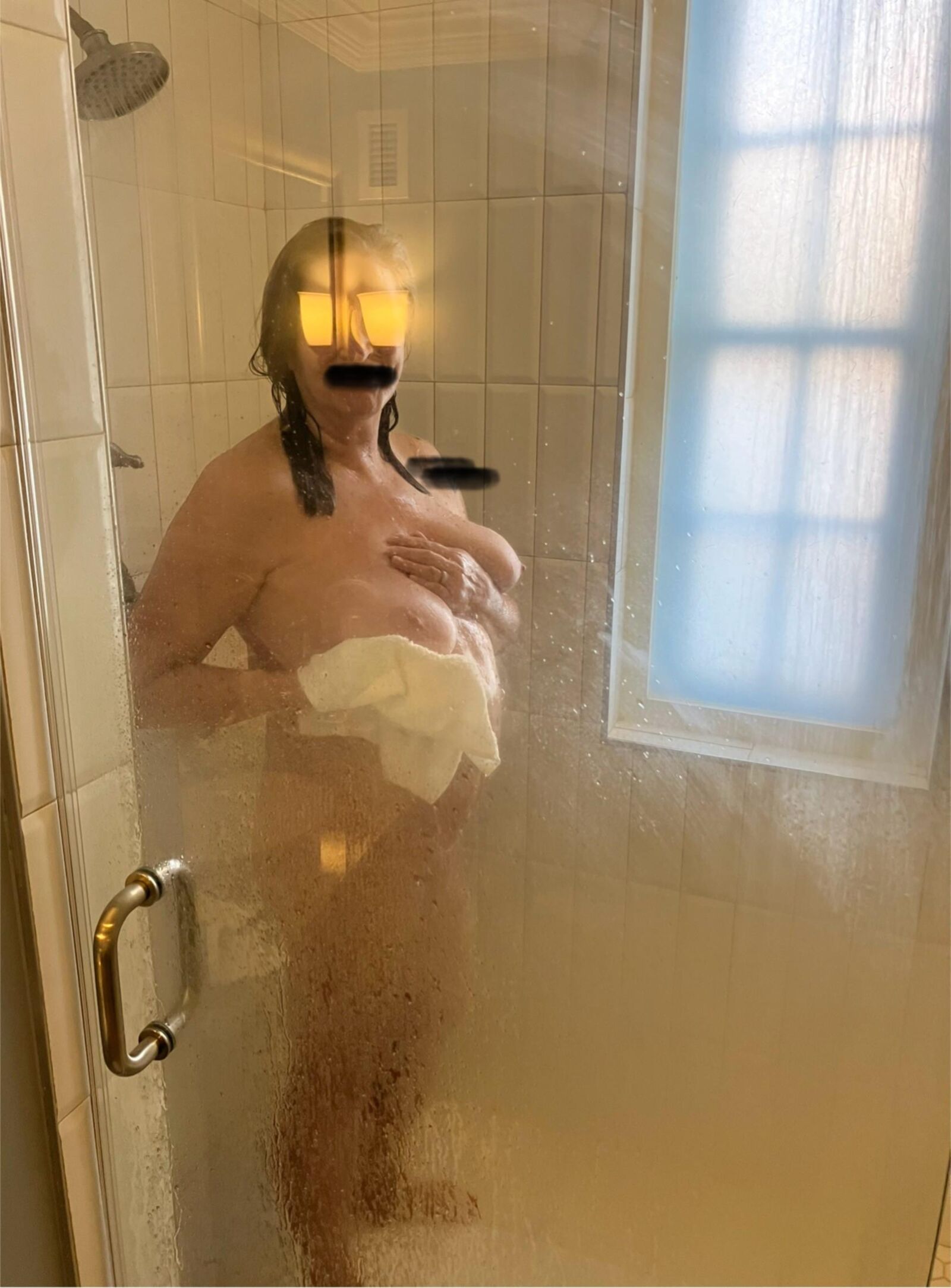 Gf douche et s'habiller dans notre chambre