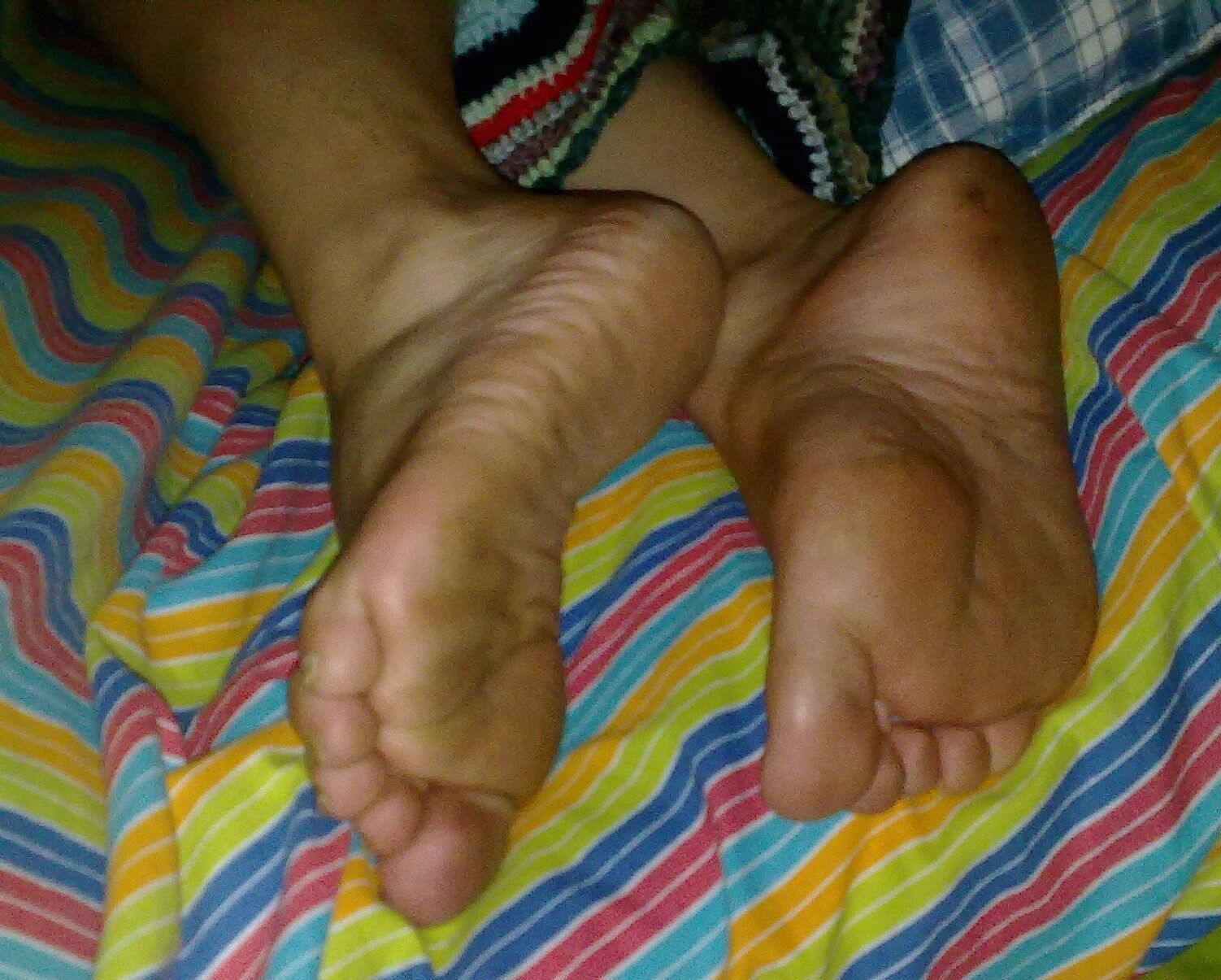 Los pies ásperos de mamá latina