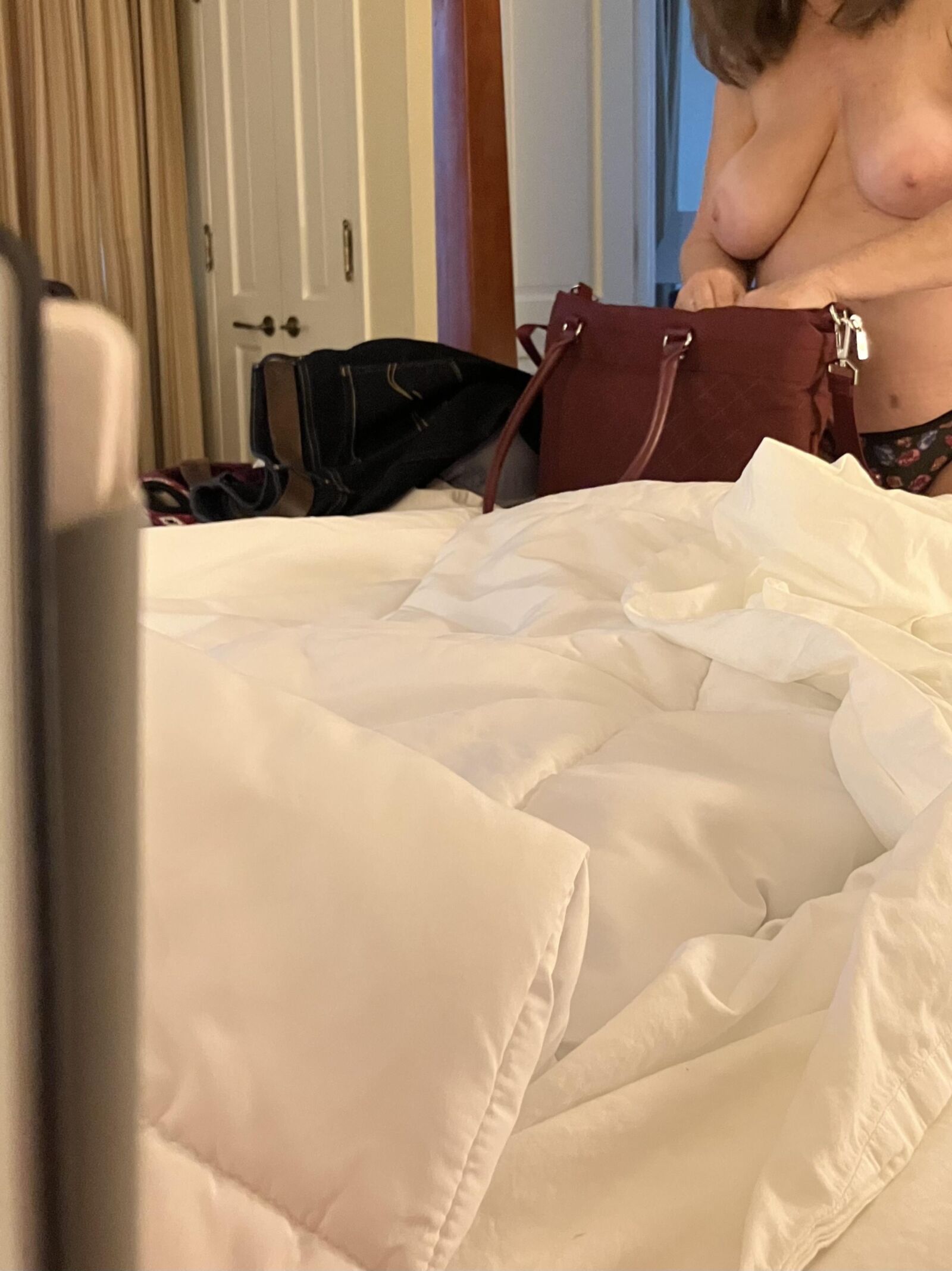 Gf douche et s'habiller dans notre chambre