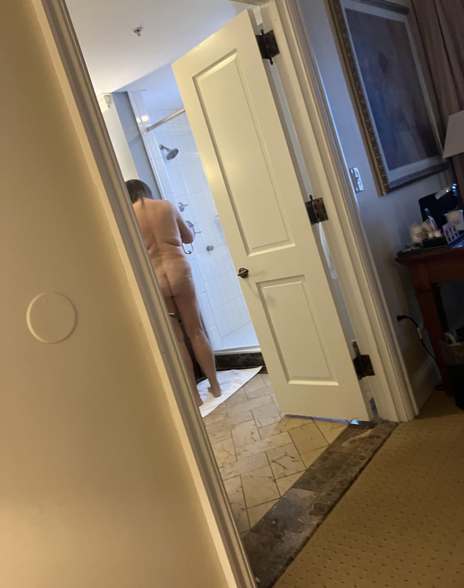 Gf douche et s'habiller dans notre chambre