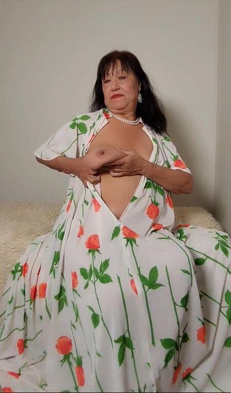 ZILAH, A MATURE LADY WITH BEAUTIFUL RIPE BOSOMS