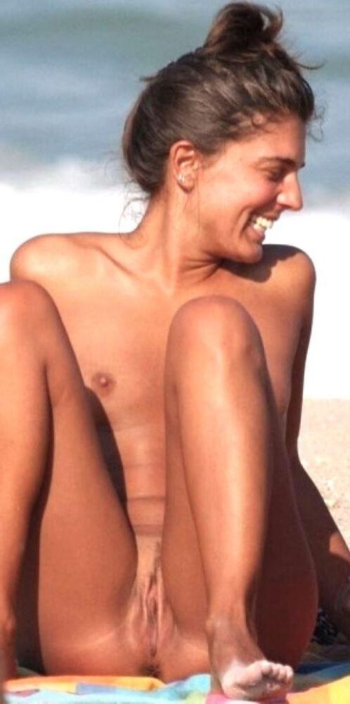 NAKED LADIES SHOWING THEIR FACE AND PUSSY #