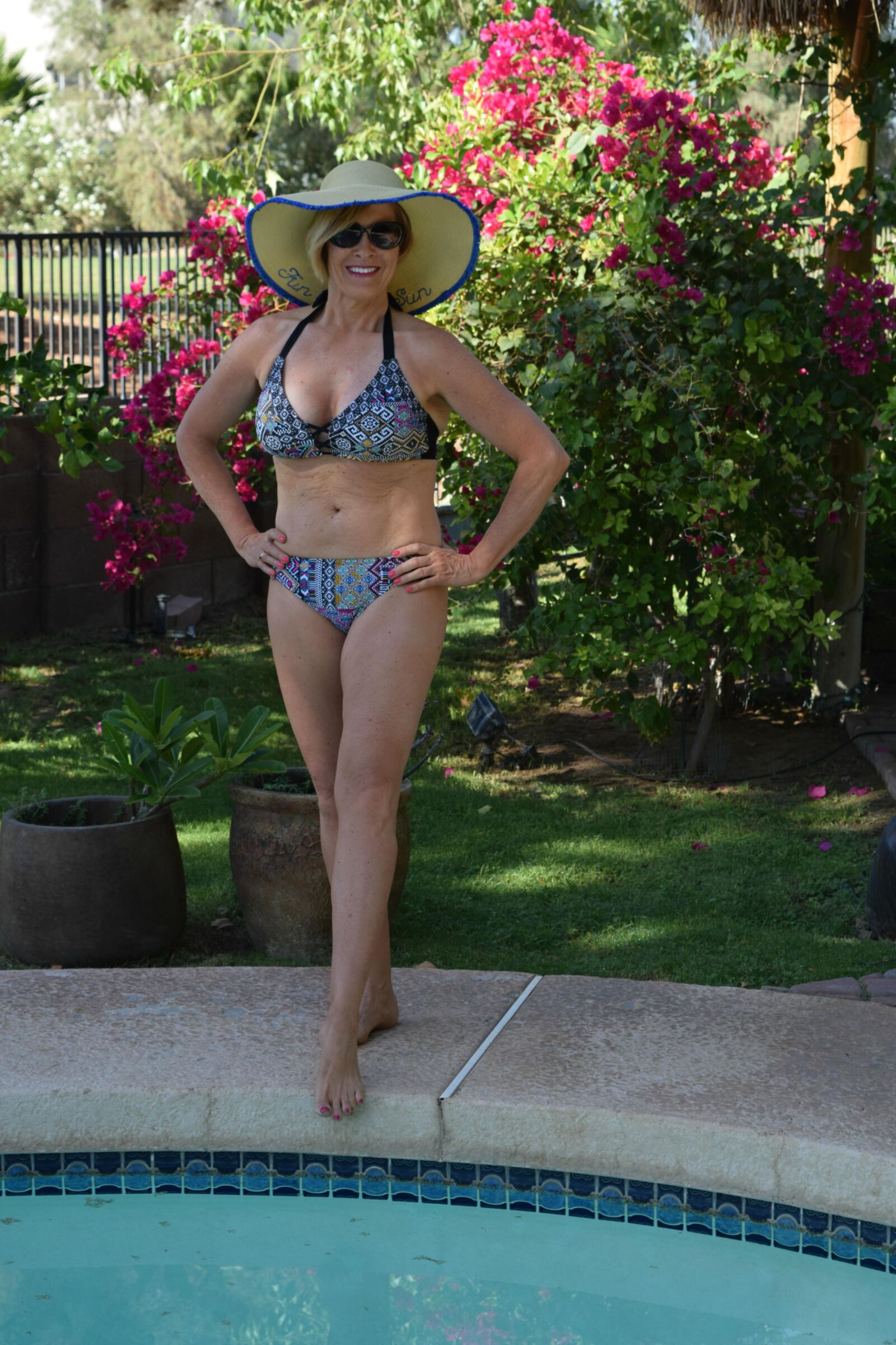Gilf Blonde Blogger