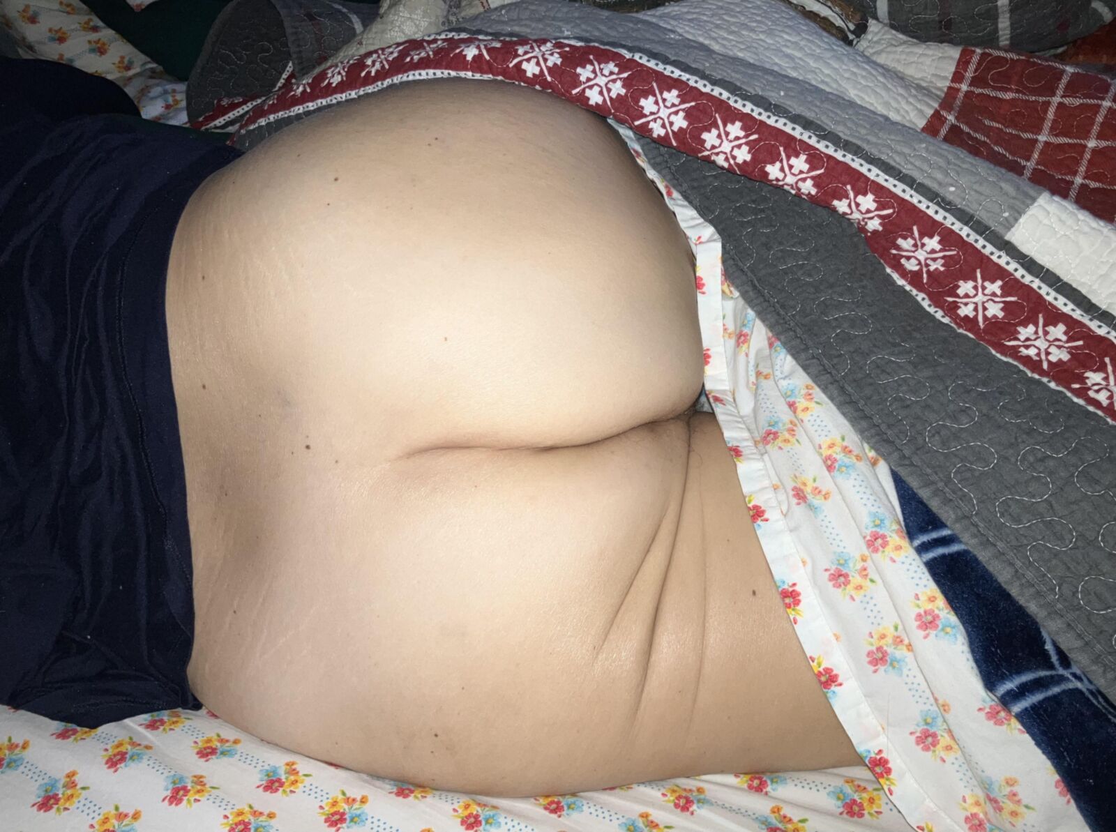 GF cleaning her pussy in shower and sleeping ass