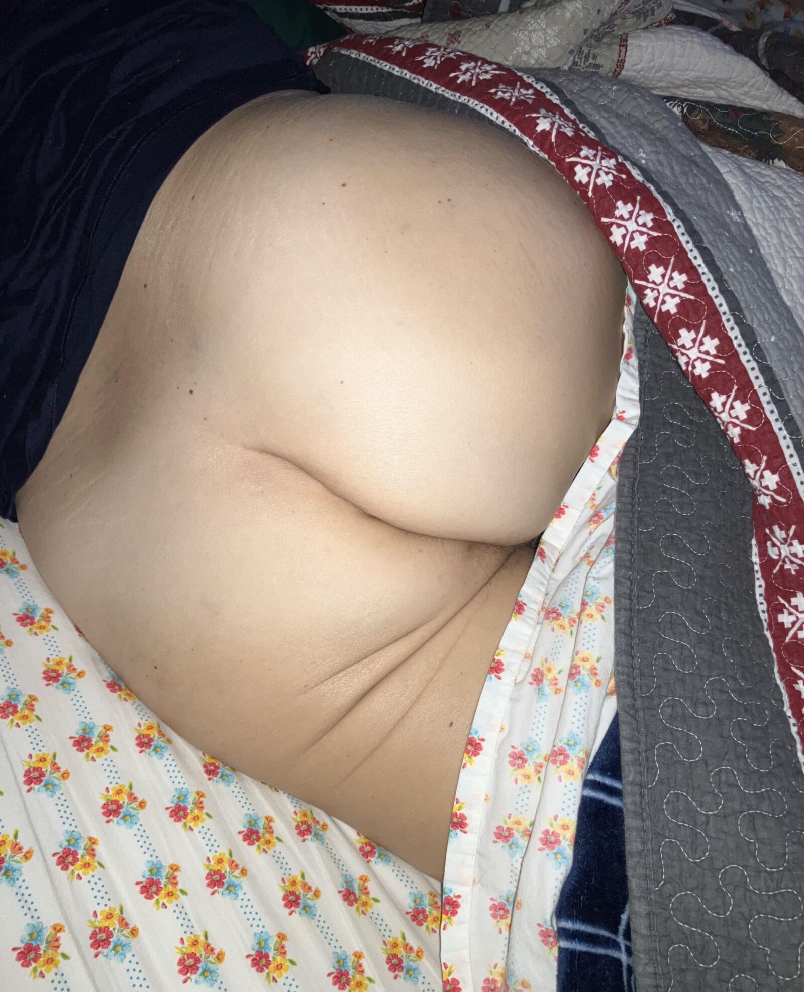 GF cleaning her pussy in shower and sleeping ass