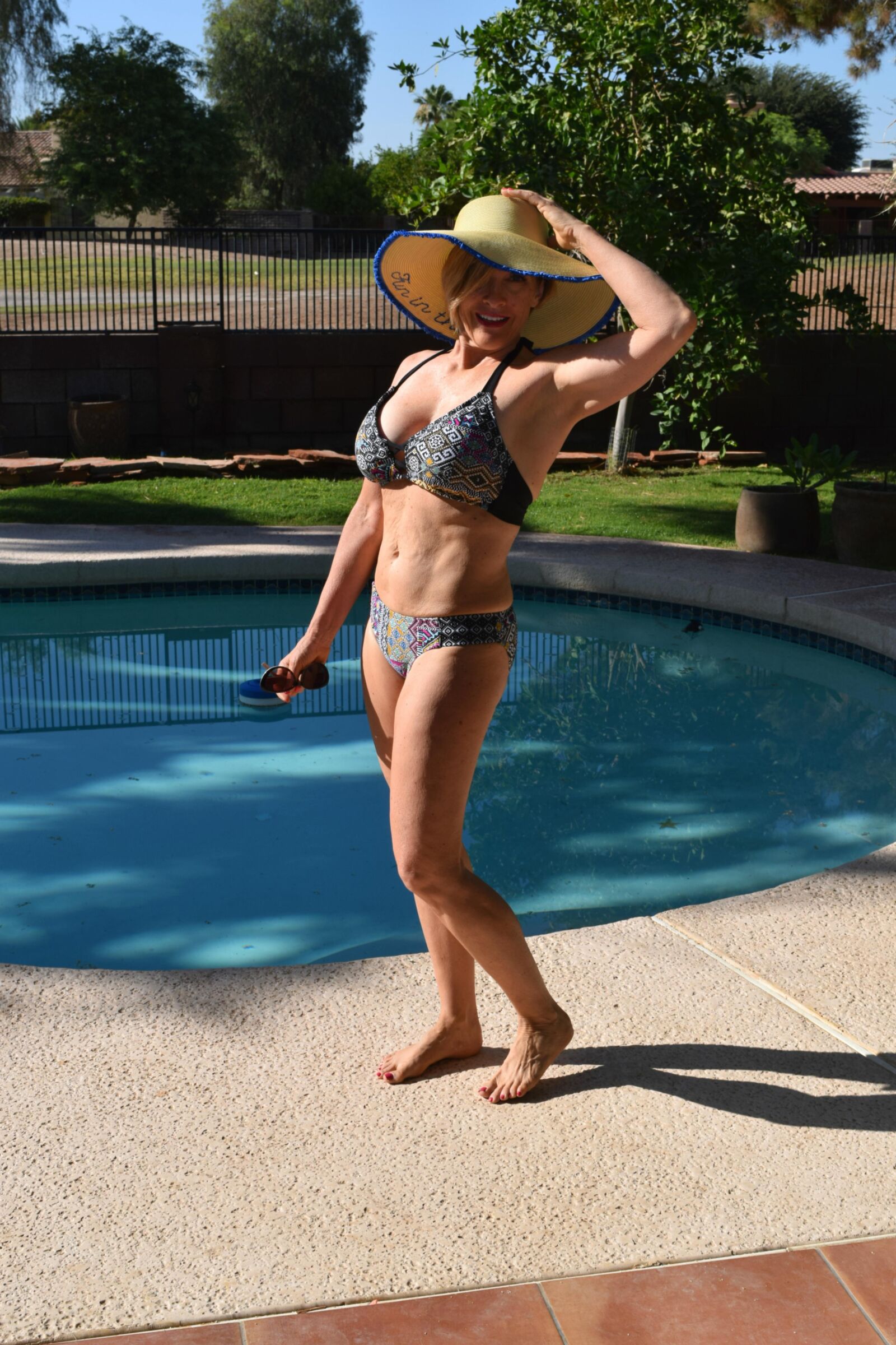 Gilf Blonde Blogger