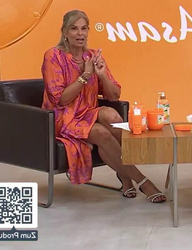 Petra Grasser Zeigt Ihre Geilen Beine