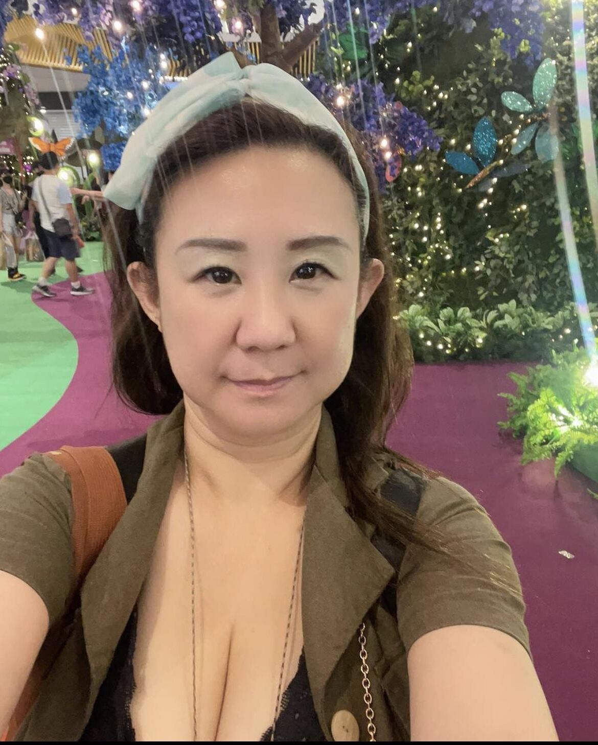 busty Malaysian milf slut liz lim
