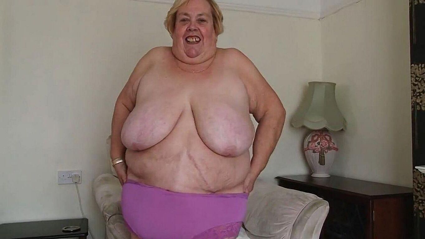 TRULY BEAUTIFUL BOSOMS.....MATURE SSBBW WENDY 