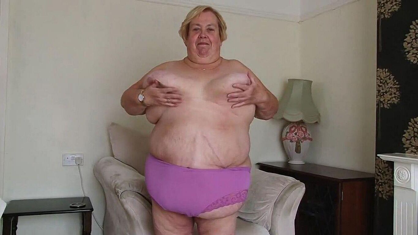 TRULY BEAUTIFUL BOSOMS.....MATURE SSBBW WENDY 
