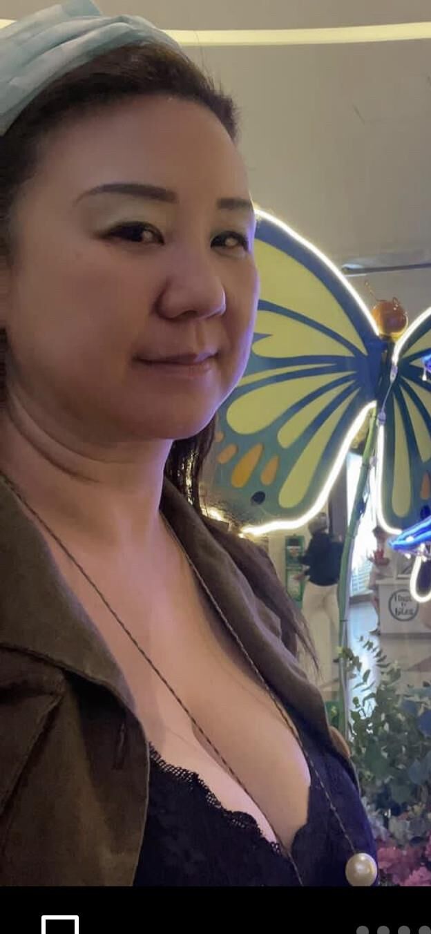 busty Malaysian milf slut liz lim