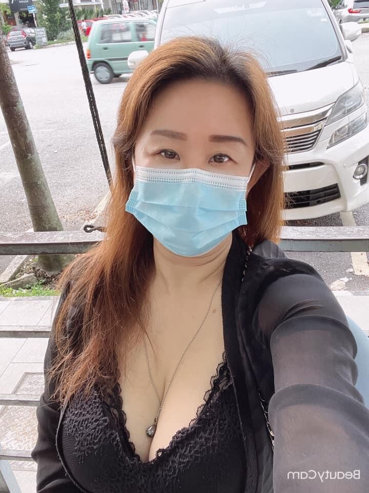 busty Malaysian milf slut liz lim