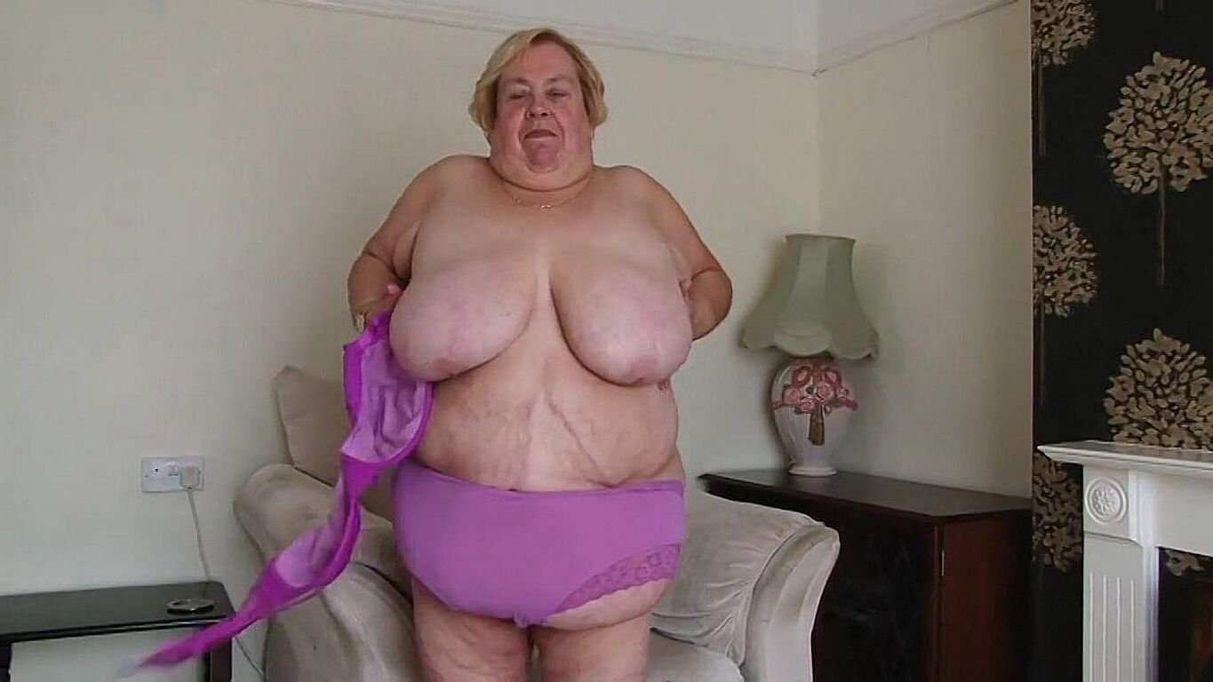 TRULY BEAUTIFUL BOSOMS.....MATURE SSBBW WENDY 