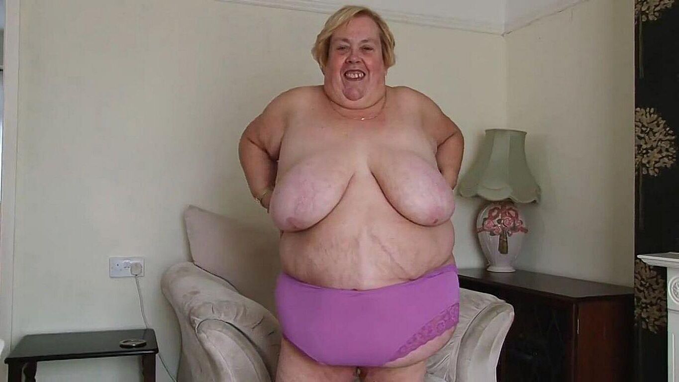TRULY BEAUTIFUL BOSOMS.....MATURE SSBBW WENDY 