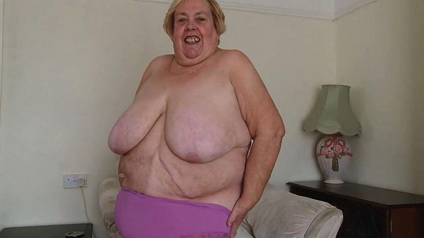 TRULY BEAUTIFUL BOSOMS.....MATURE SSBBW WENDY 