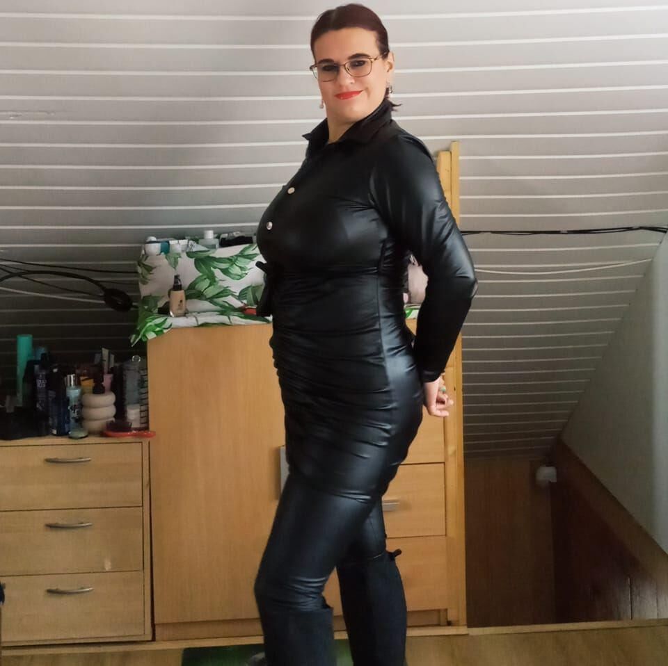 Грудастая зрелая шлюха