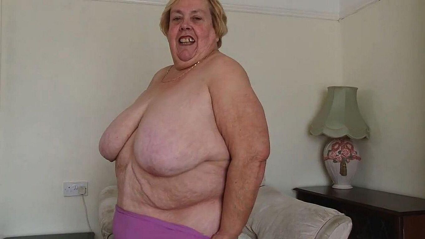 TRULY BEAUTIFUL BOSOMS.....MATURE SSBBW WENDY 