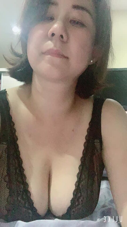 busty Malaysian milf slut liz lim