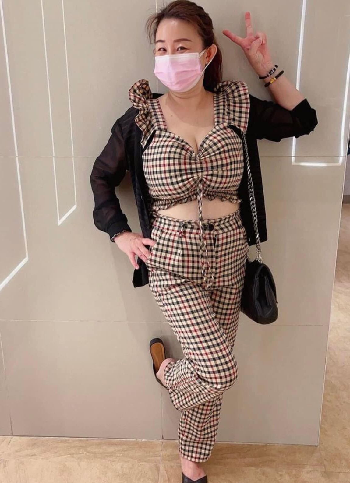 busty Malaysian milf slut liz lim