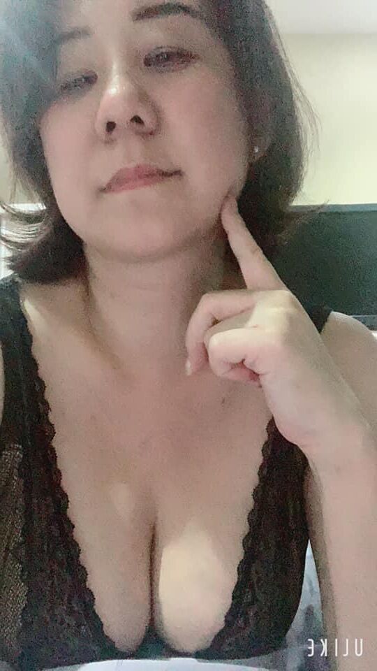 busty Malaysian milf slut liz lim