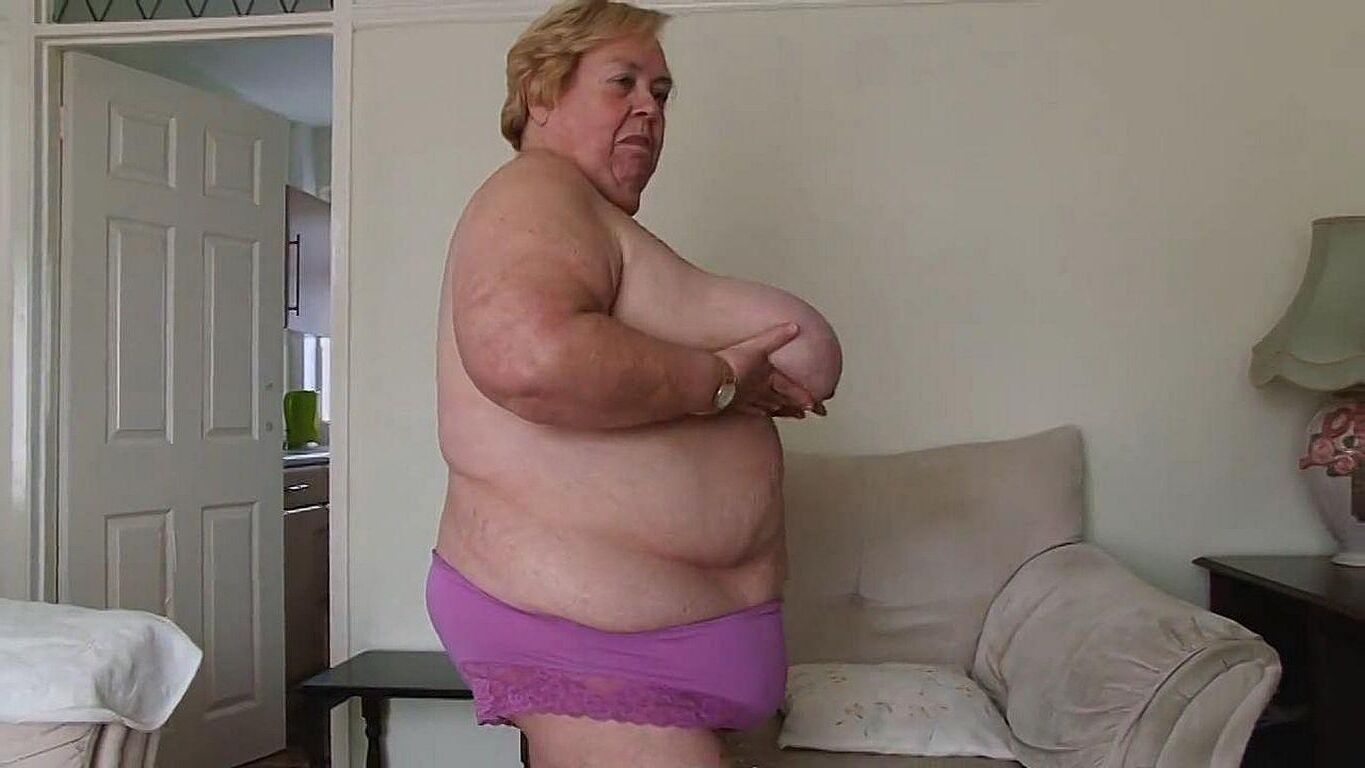 TRULY BEAUTIFUL BOSOMS.....MATURE SSBBW WENDY 
