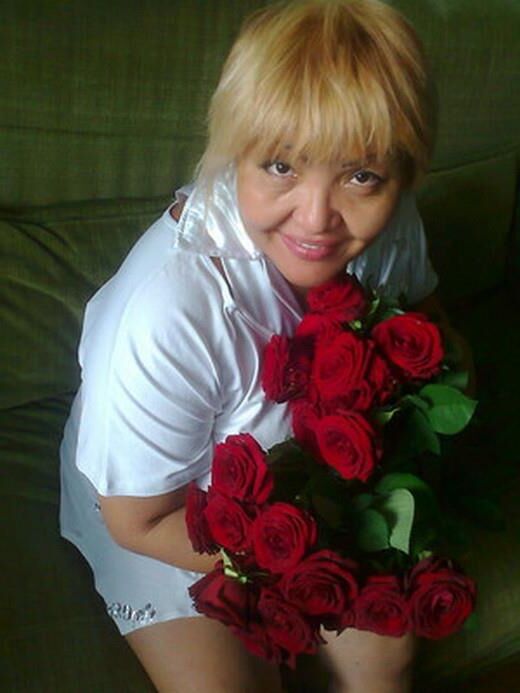 Granny Alana com tesão (Bakhmut) de Ust KameNogorsk no Cazaquistão