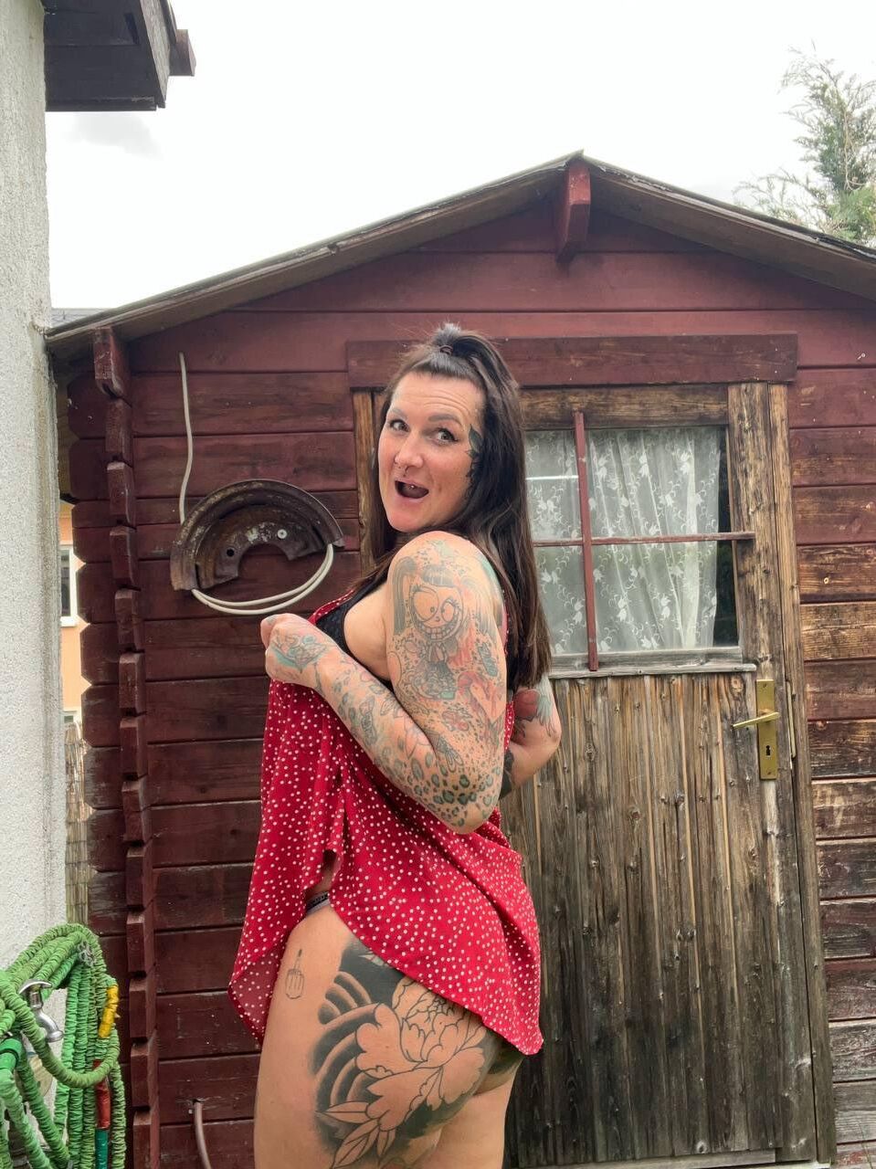 Roxanne Big Butt Big Tits tätowierte geile milf gemischte heiße Aufnahmen