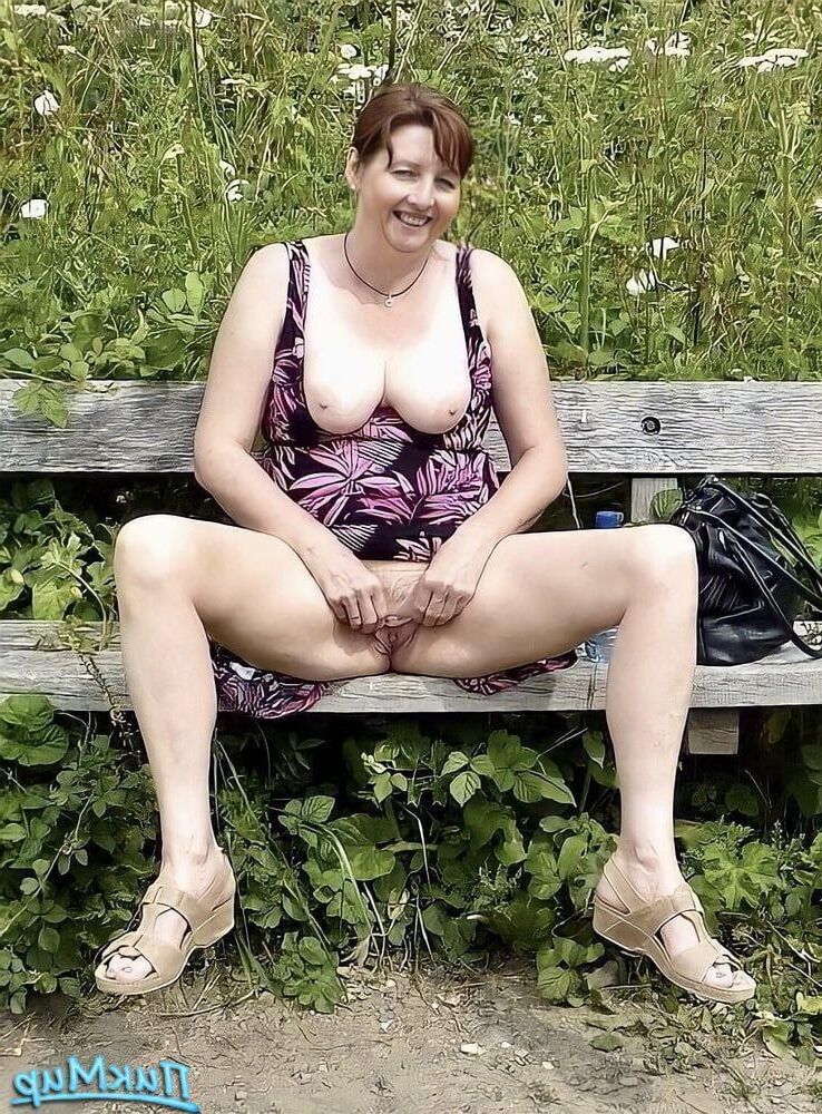 Mature woman with good tits rests inthe countryside