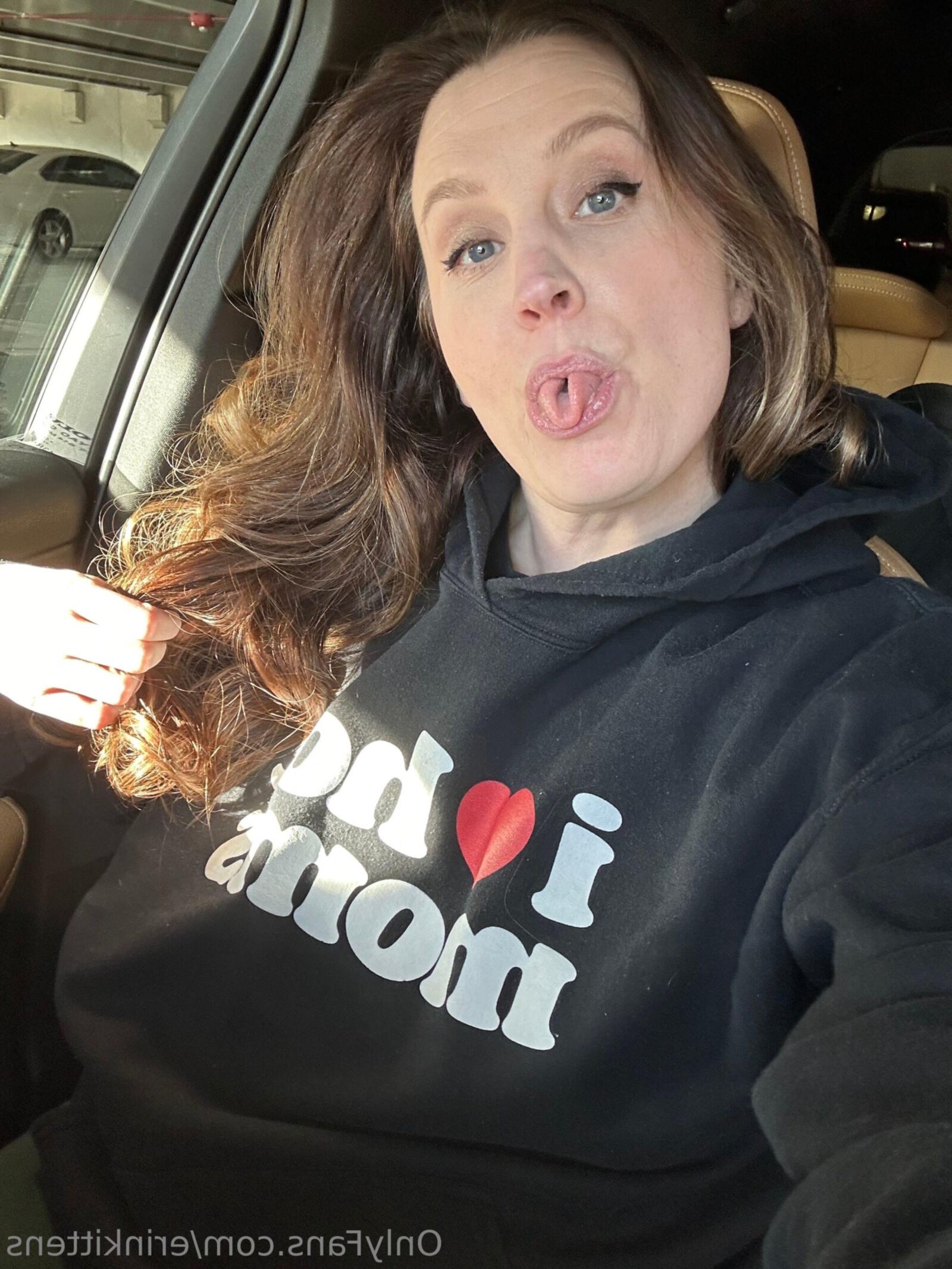 Erin Big Butt Big Boobs wunderschöne YouTuber Milf gemischte heiße Aufnahmen