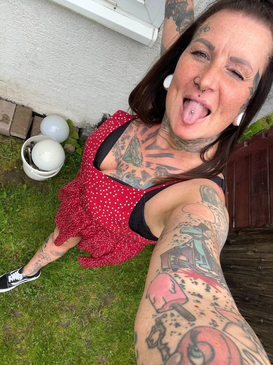 Roxanne Big Butt Big Tits tätowierte geile milf gemischte heiße Aufnahmen