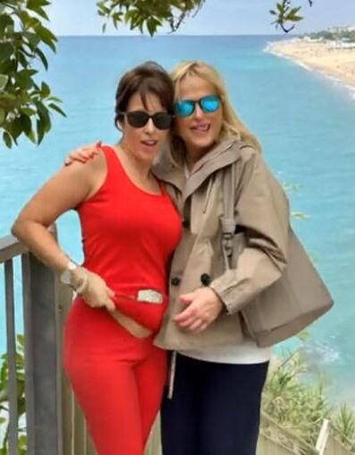 Pilar Arias e Isabel Nude Outdoor