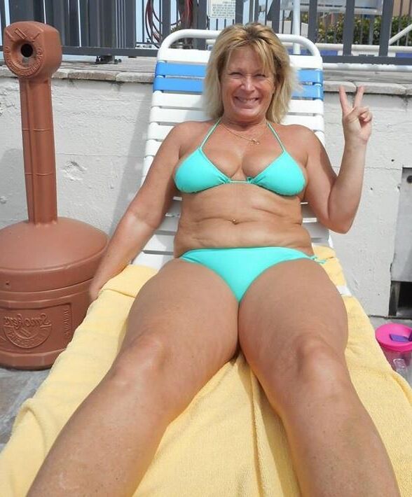 Milf Oma Swimmsuit Bikini
