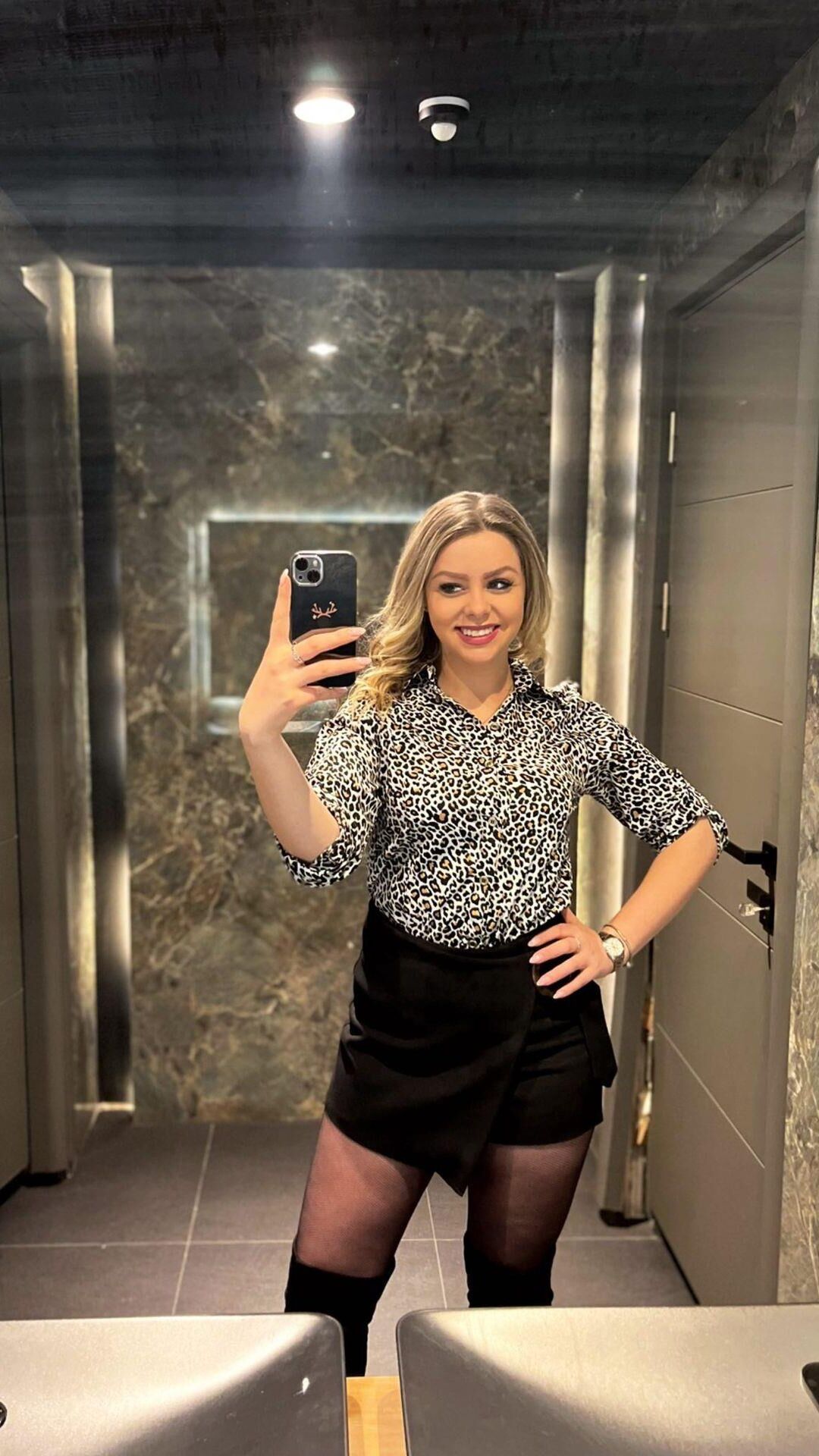 Mulheres gostosas vestindo vestidos (não nus)