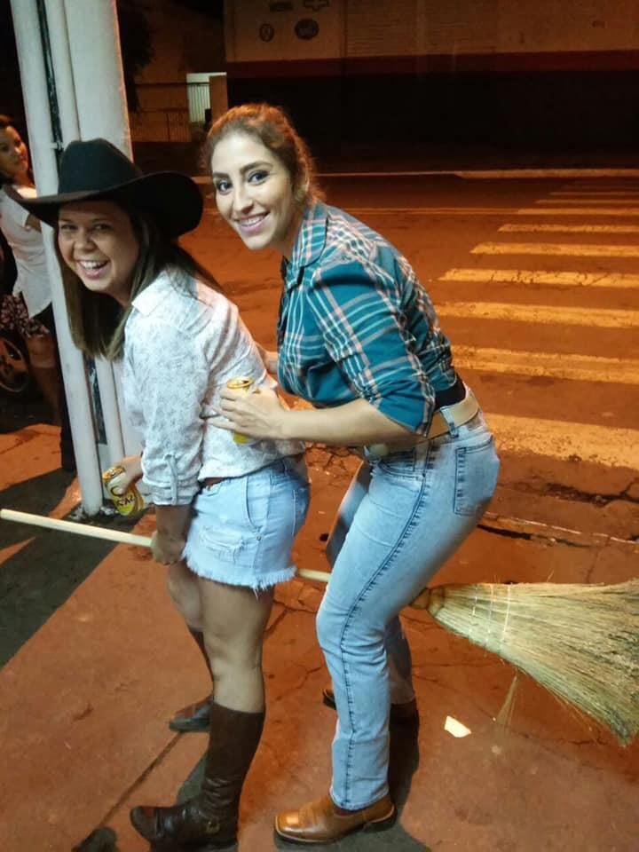 Gostosas fazem dia um dia