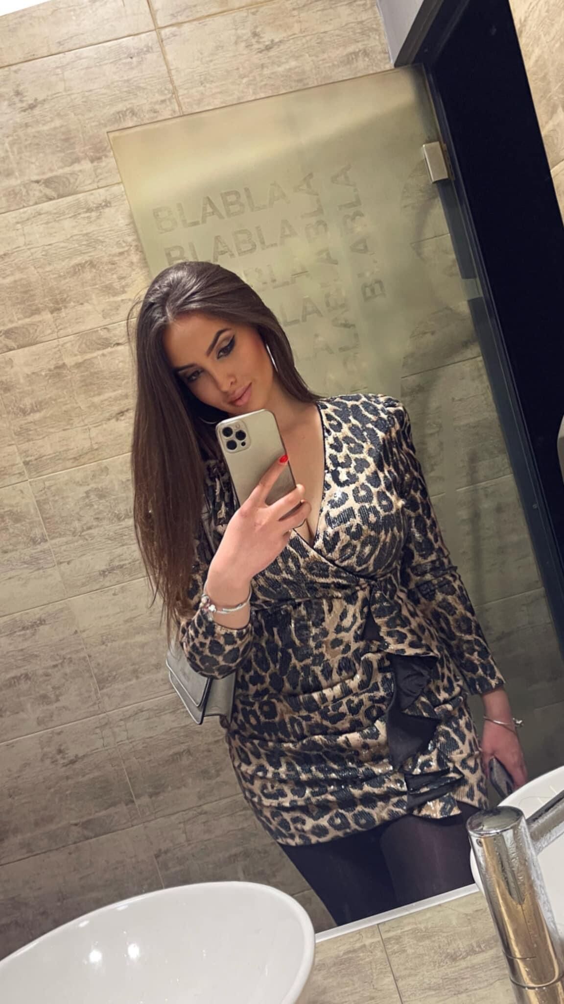 Mulheres gostosas vestindo vestidos (não nus)