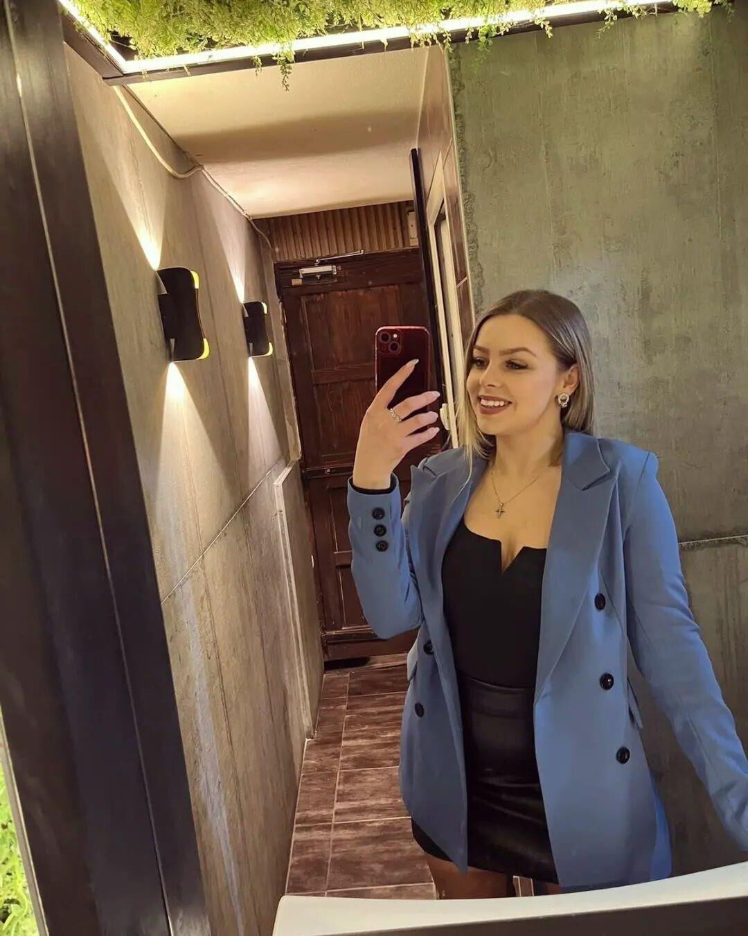 Mulheres gostosas vestindo vestidos (não nus)