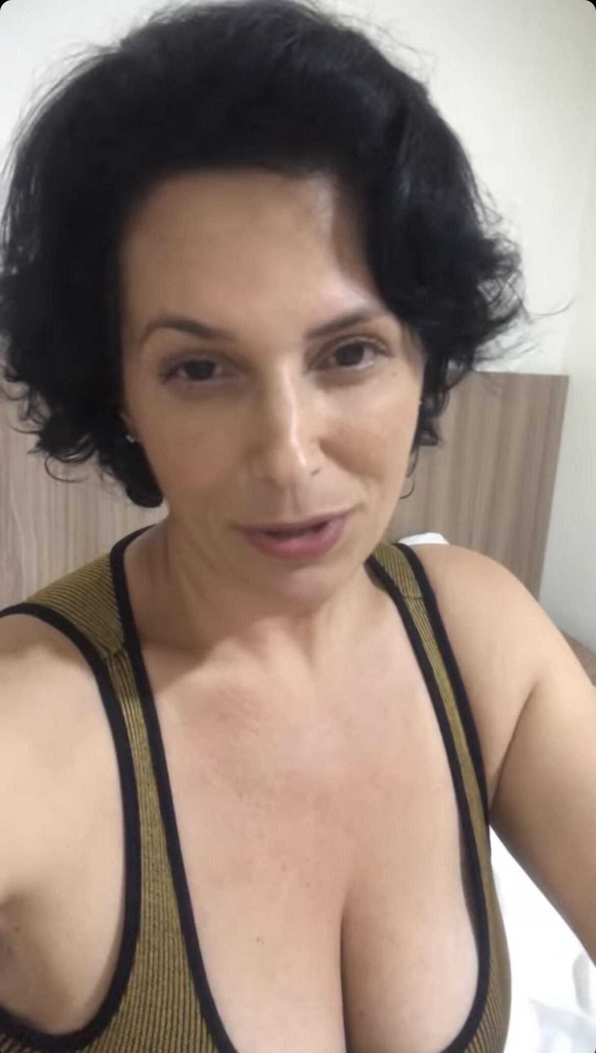 salope brésilienne sexy aux gros seins