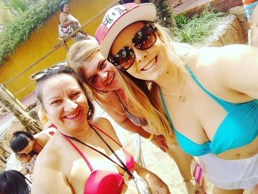 Gostosas fazem dia um dia