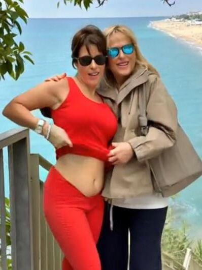 Pilar Arias e Isabel Nude Outdoor