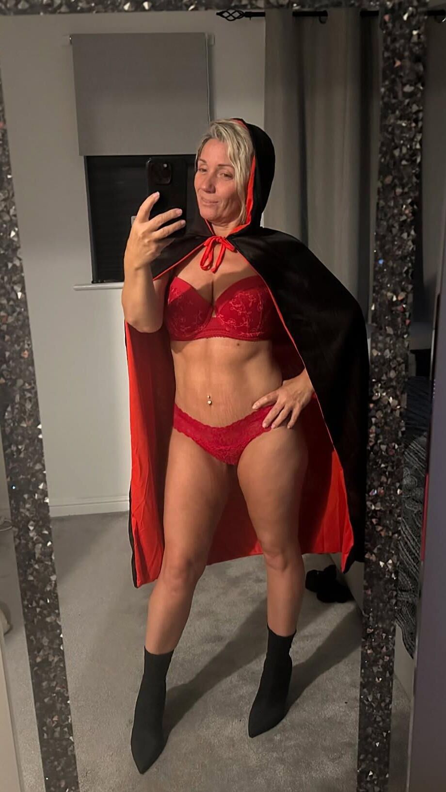MILF TRACEY