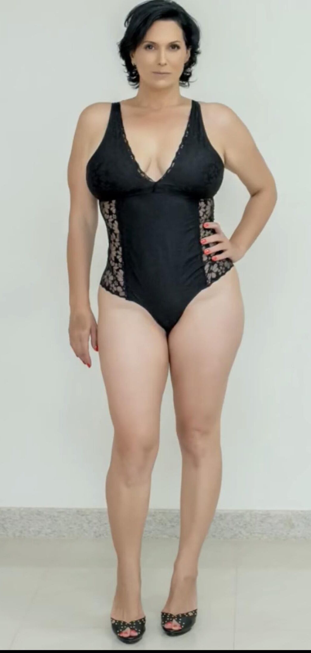 salope brésilienne sexy aux gros seins