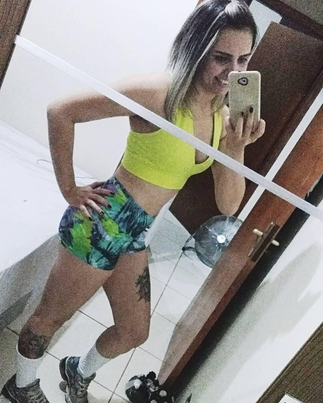 Gostosas fazem dia um dia